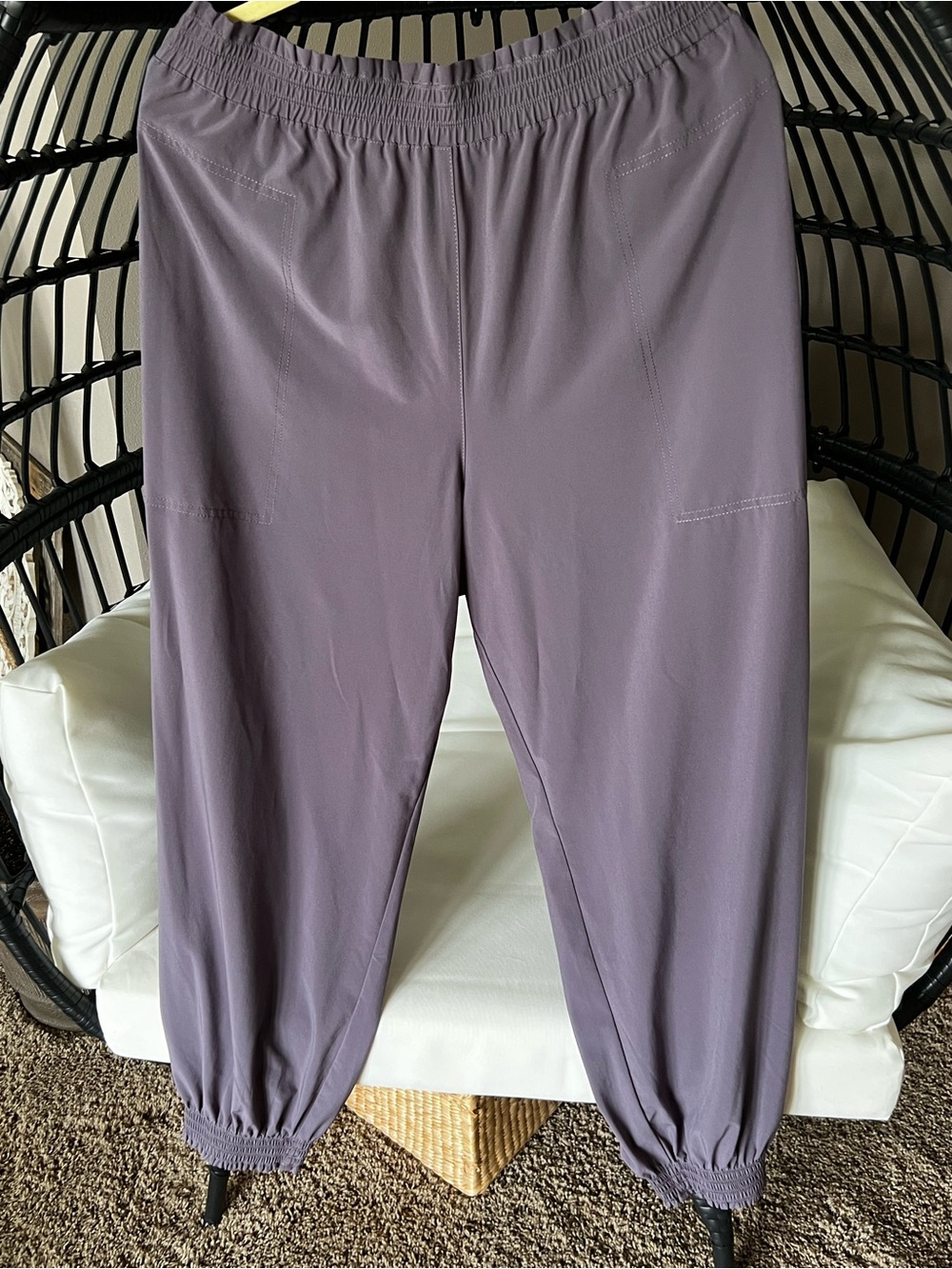 Athleta women’s Lavender Elastic-Waist Jogger Pants - size 16